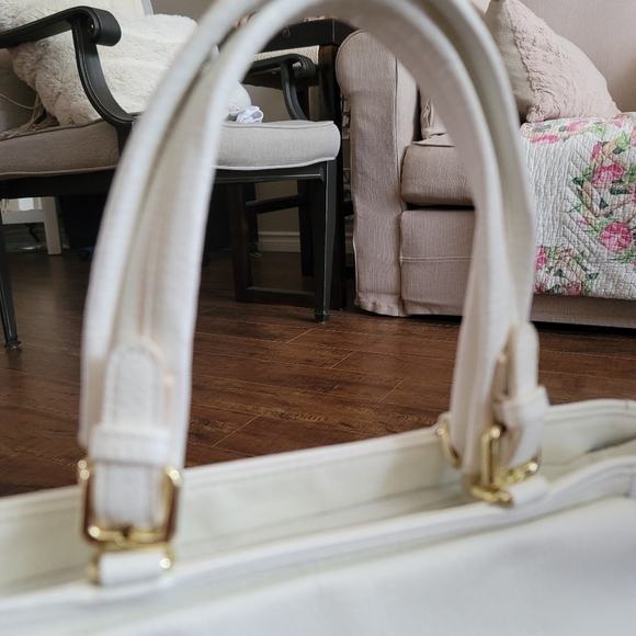 Olivia + Joy Leather Vintage Flap Front Tab Closure Bag in White - Picture 3 of 16